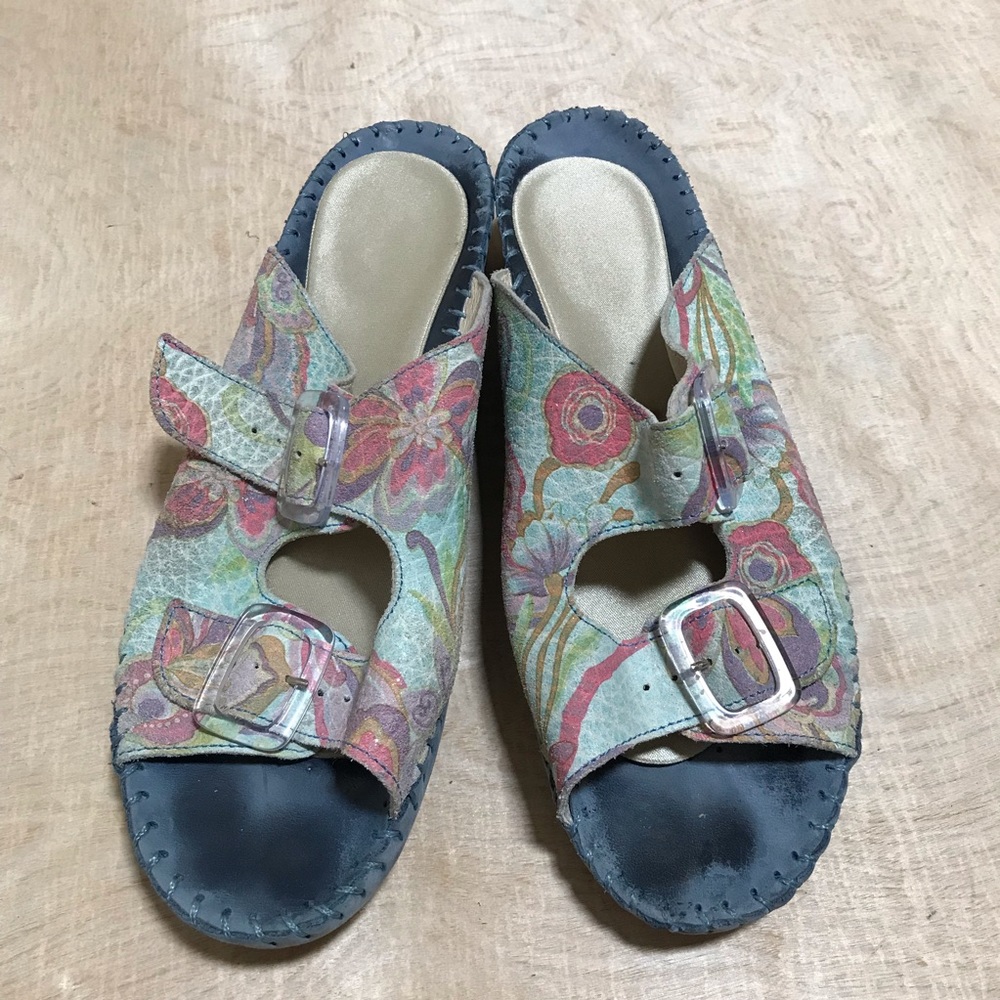 La Plume Aqua Print Leather Sandals Size 9
